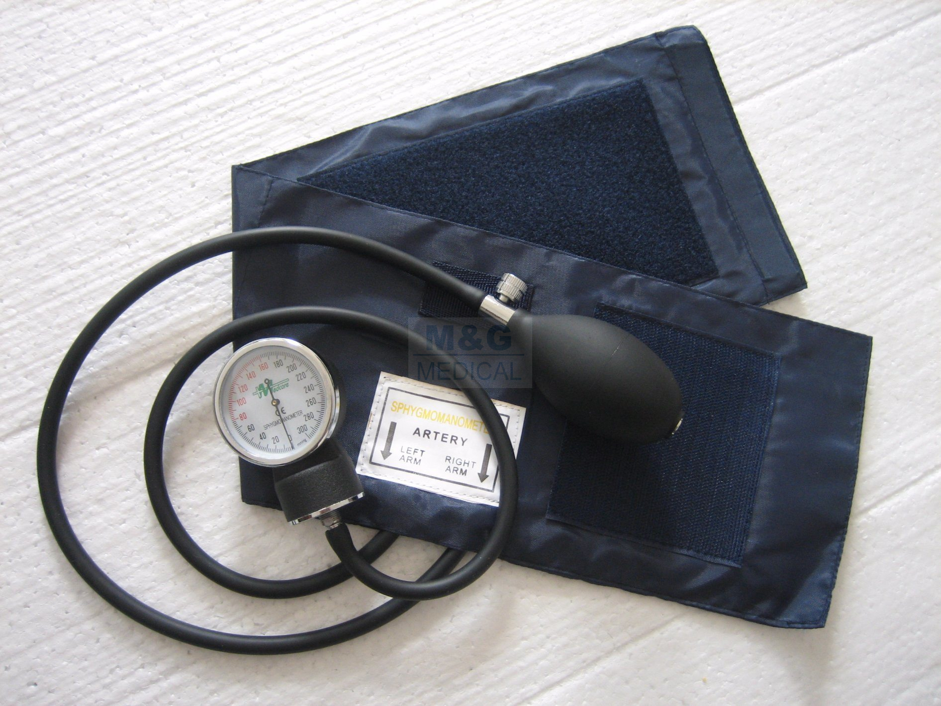 Hospital Use Professional Blood Pressure Monitor Adult Deluxe Aneroid Sphygmomanometer with Black Cuff and Carrying Case